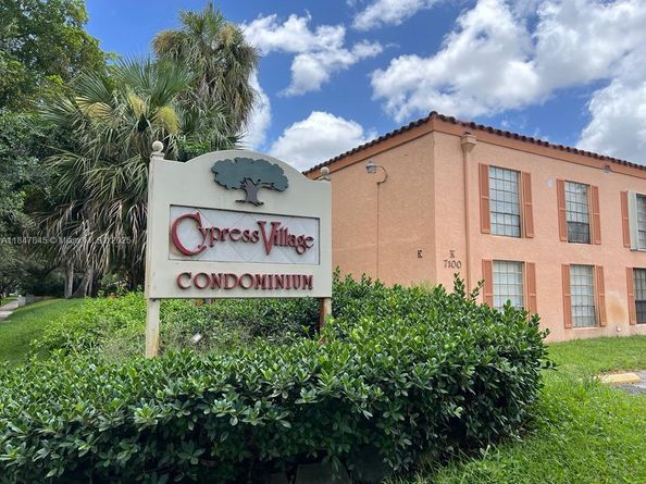 7160 Fairway Dr J18, Miami Lakes FL 33014