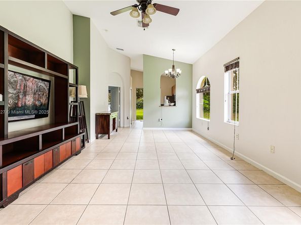 3910 NE 10th Dr, Homestead FL 33033