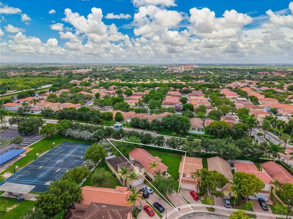 3910 NE 10th Dr, Homestead FL 33033