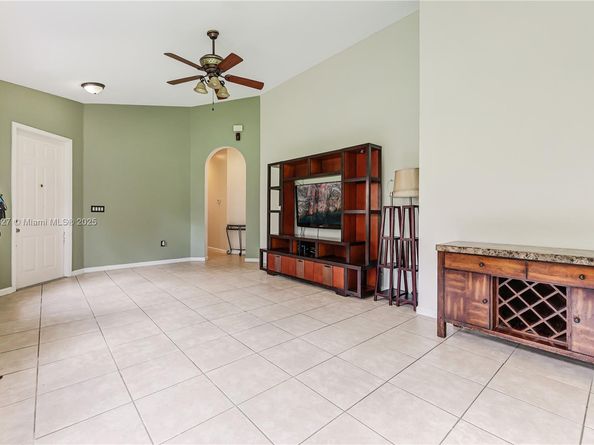 3910 NE 10th Dr, Homestead FL 33033