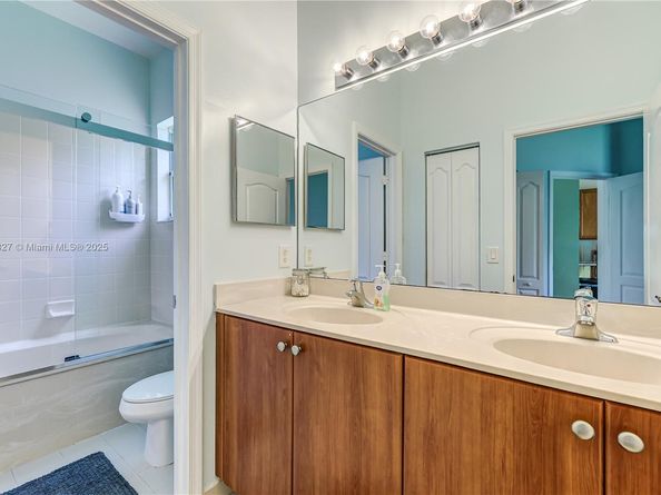 3910 NE 10th Dr, Homestead FL 33033