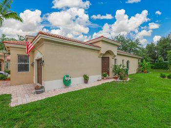 3910 NE 10th Dr