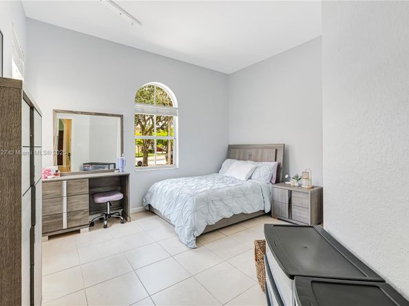 3910 NE 10th Dr, Homestead FL 33033