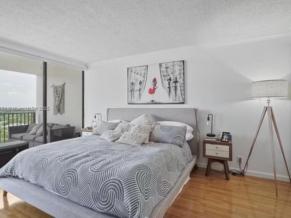 1901 Brickell Ave B1706, Miami FL 33129
