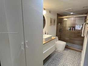 1901 Brickell Ave B1706, Miami FL 33129