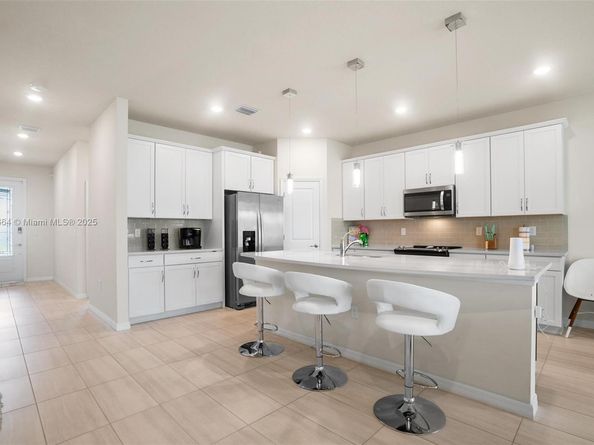 8036 NW 78th St, Tamarac FL 33321
