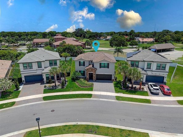 8036 NW 78th St, Tamarac FL 33321