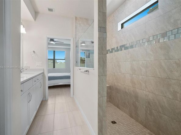 8036 NW 78th St, Tamarac FL 33321