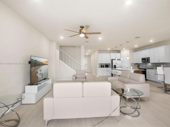 8036 NW 78th St, Tamarac FL 33321