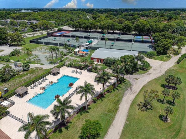 8036 NW 78th St, Tamarac FL 33321