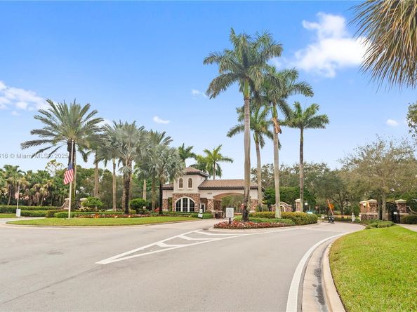 8264 NW 118th Way, Parkland FL 33076