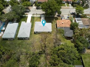 933 NW 50th St, Miami FL 33127