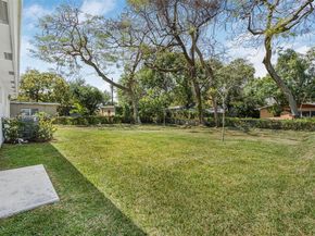 933 NW 50th St, Miami FL 33127