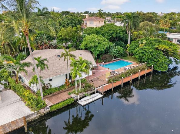 1733 NE 35th St, Oakland Park FL 33334