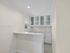 1733 NE 35th St, Oakland Park FL 33334