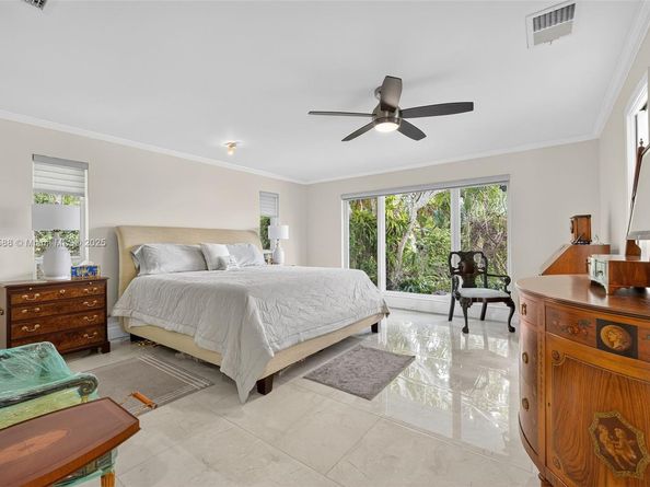 1733 NE 35th St, Oakland Park FL 33334
