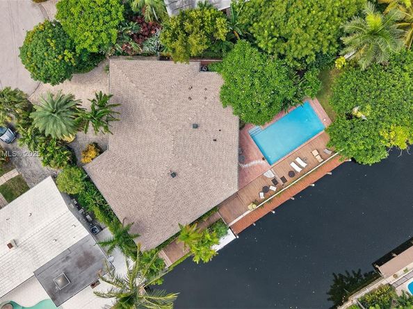 1733 NE 35th St, Oakland Park FL 33334
