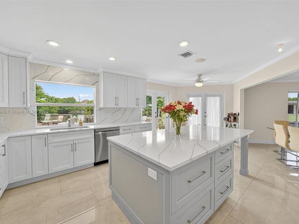 1733 NE 35th St, Oakland Park FL 33334