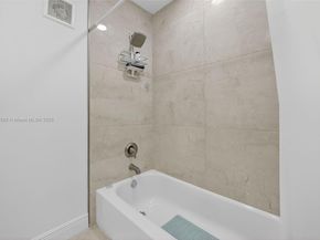 1733 NE 35th St, Oakland Park FL 33334