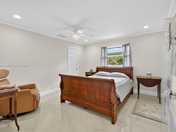 1733 NE 35th St, Oakland Park FL 33334