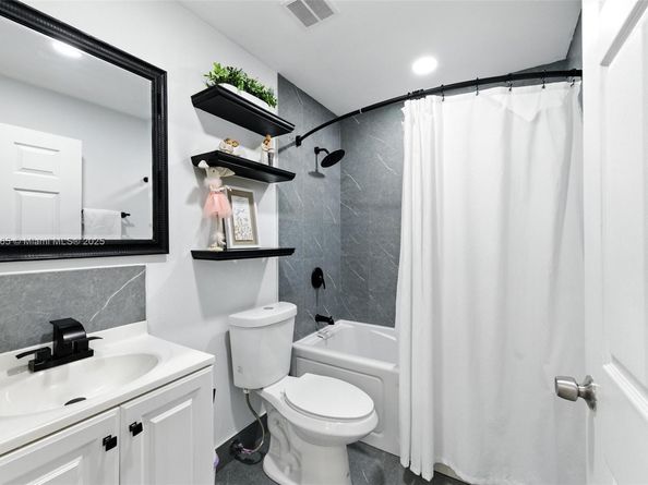 11166 NW 38th St, Sunrise FL 33351