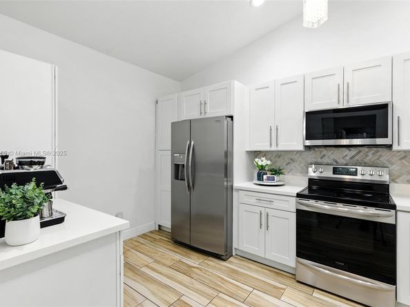 11166 NW 38th St, Sunrise FL 33351
