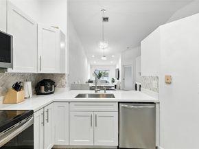 11166 NW 38th St, Sunrise FL 33351