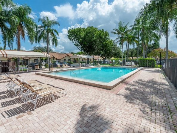 11166 NW 38th St, Sunrise FL 33351