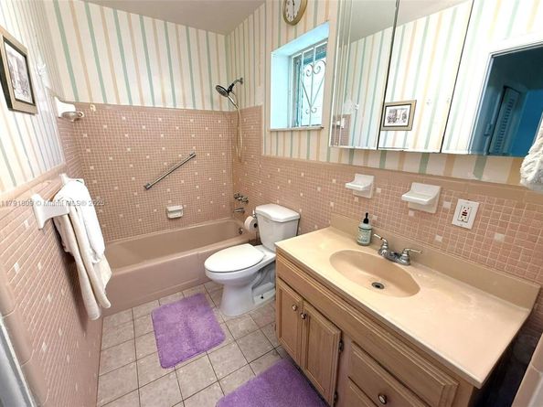 1355 NE 167th St 302, Miami FL 33162