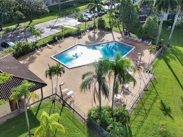 13001 SW 11th Ct 401A, Pembroke Pines FL 33027