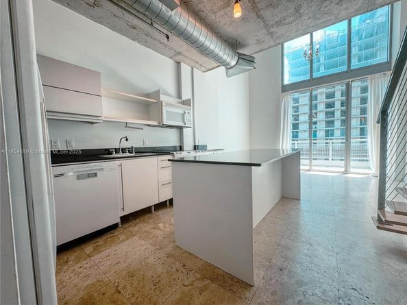 690 SW 1st Ct 2122, Miami FL 33130