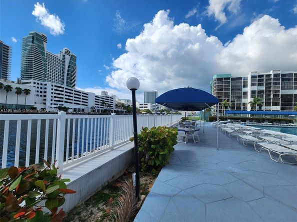 600 Parkview Dr 911, Hallandale Beach FL 33009