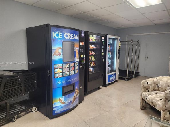 600 Parkview Dr 911, Hallandale Beach FL 33009