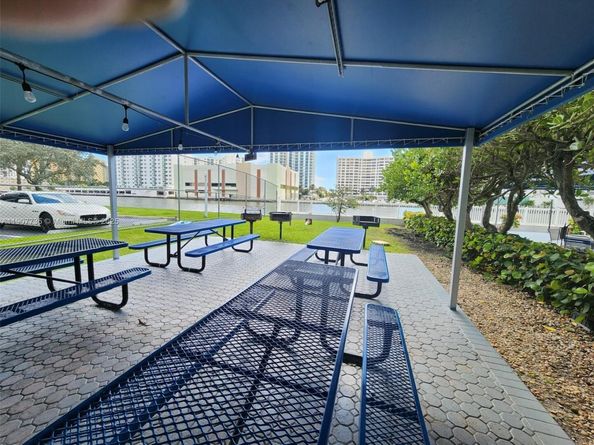 600 Parkview Dr 911, Hallandale Beach FL 33009