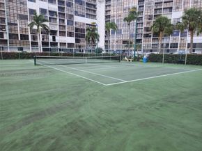 600 Parkview Dr 911, Hallandale Beach FL 33009