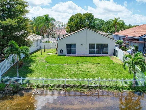 16249 NW 24th St, Pembroke Pines FL 33028