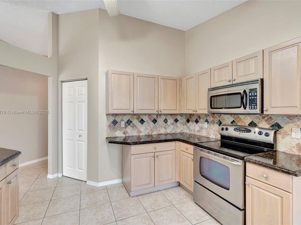 16249 NW 24th St, Pembroke Pines FL 33028