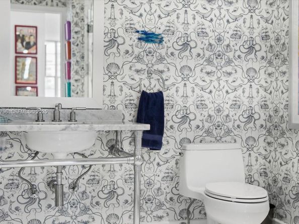 100 Lincoln Road 747, Miami Beach FL 33139