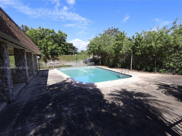 7825 Miller Dr C211, Miami FL 33155