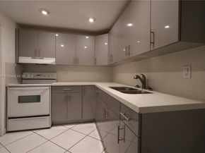 7825 Miller Dr C211, Miami FL 33155