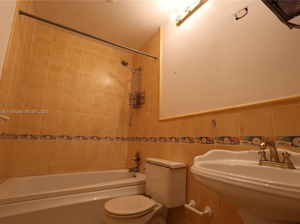 7825 Miller Dr C211, Miami FL 33155