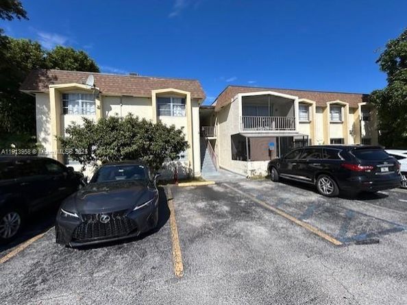 7825 Miller Dr C211, Miami FL 33155