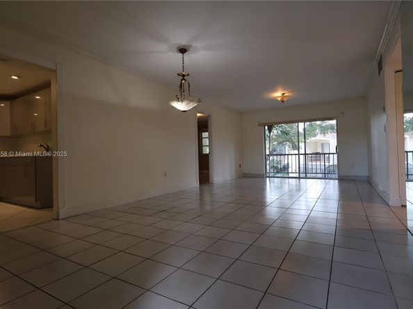 7825 Miller Dr C211, Miami FL 33155
