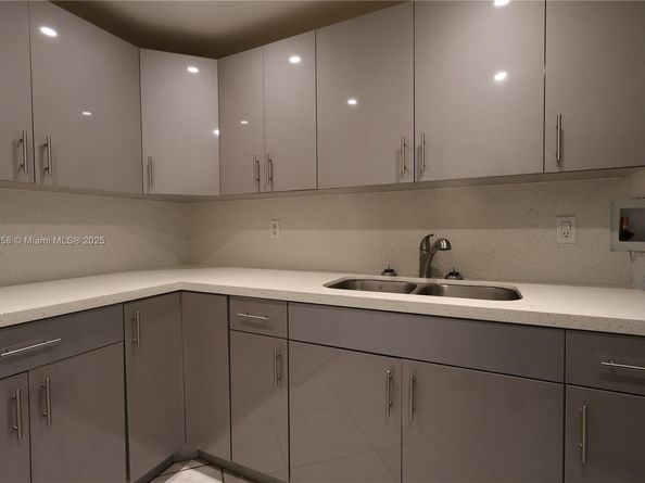 7825 Miller Dr C211, Miami FL 33155