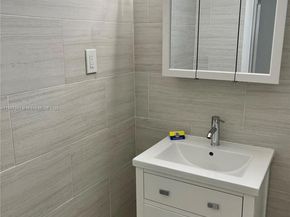 4233 Washington St, Hollywood FL 33021