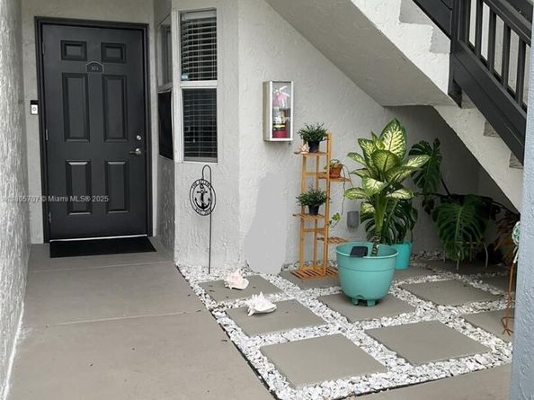 Undisclosed Address #A11805707, Pembroke Pines FL 33025