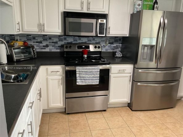 Undisclosed Address #A11805707, Pembroke Pines FL 33025