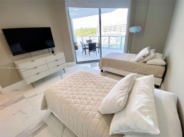 17111 Biscayne Blvd 403, North Miami Beach FL 33160