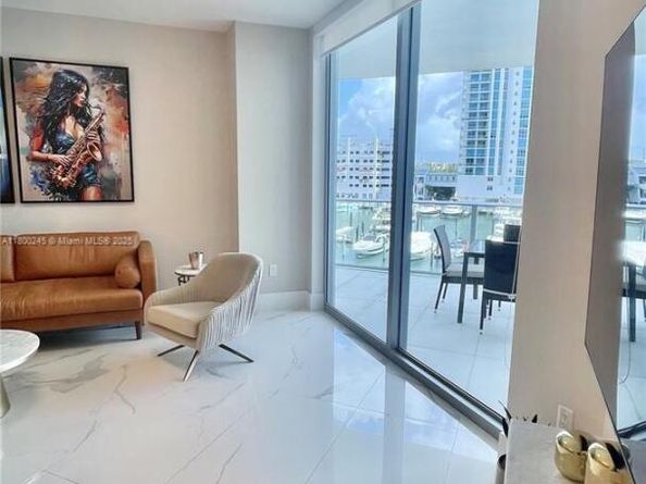 17111 Biscayne Blvd 403, North Miami Beach FL 33160