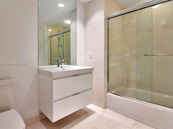 17111 Biscayne Blvd 403, North Miami Beach FL 33160